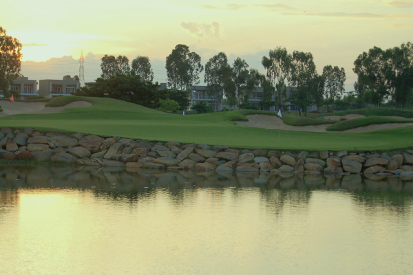 Hole 1, Lake _ villa